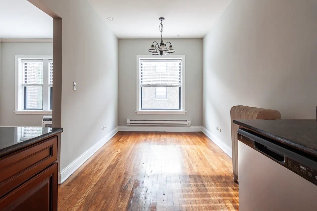 Chicago Apartment: 740 West Addison Street #N2 Chicago, IL 60613
