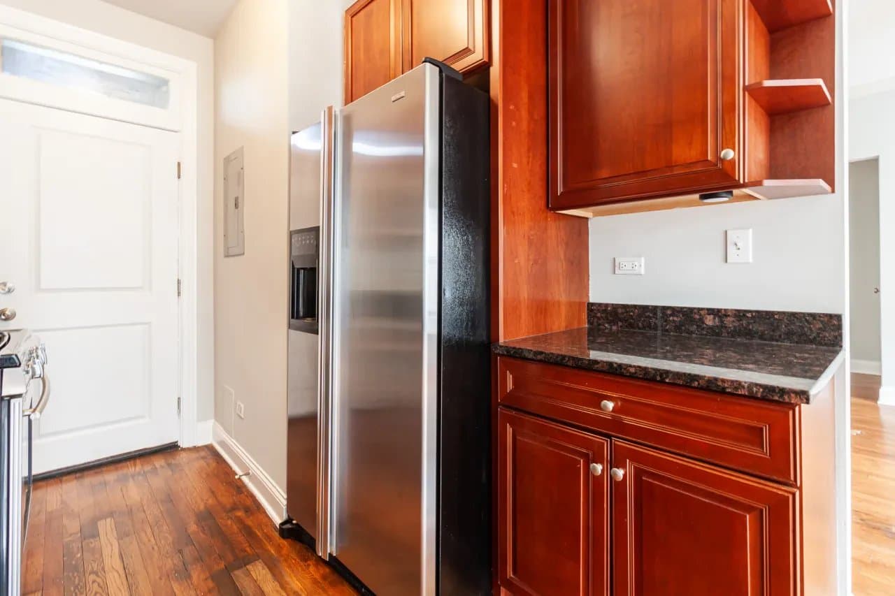 Chicago Apartment: 740 West Addison Street #N2 Chicago, IL 60613