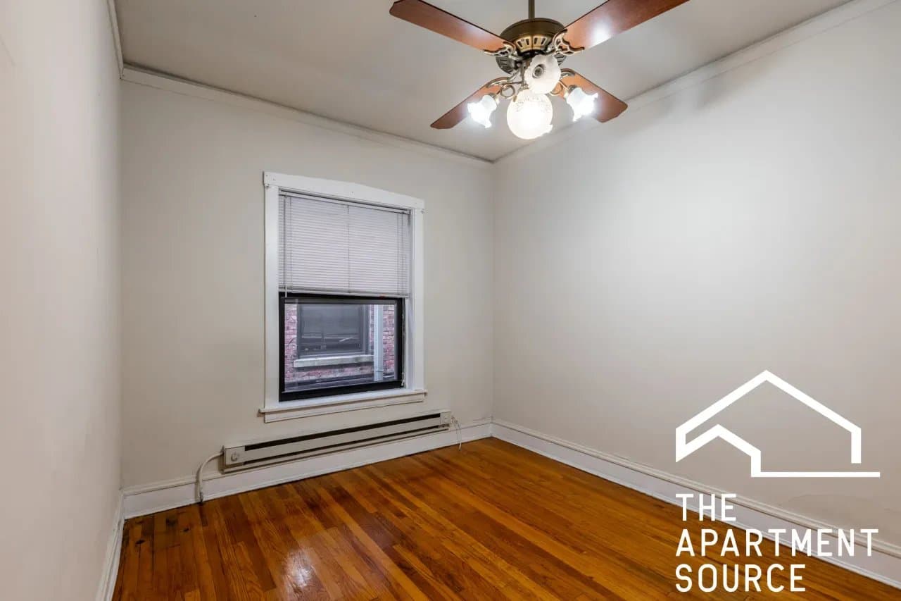Evanston Apartment: 1317 Oak Avenue #H2 Evanston, IL 60201