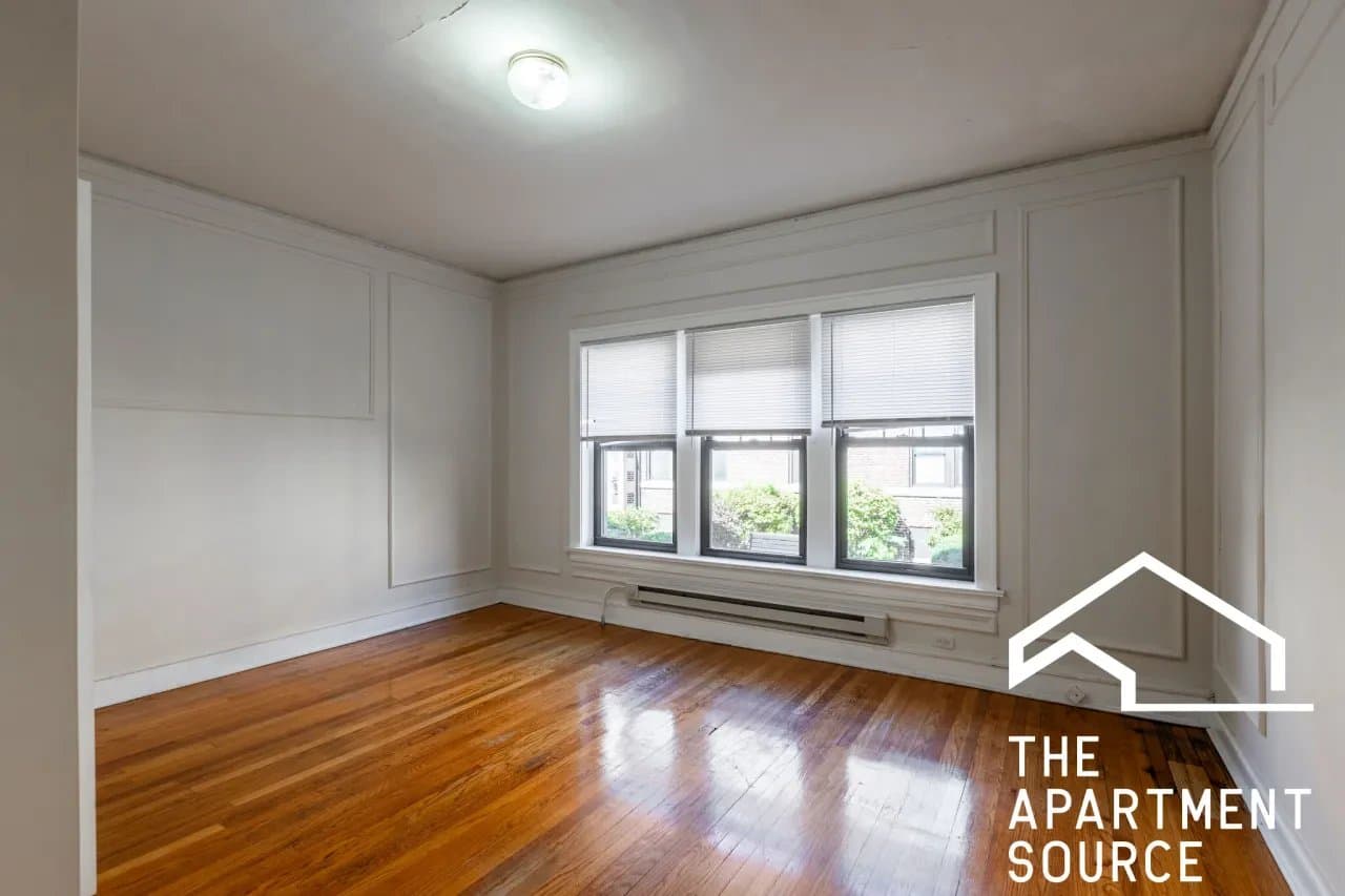 Evanston Apartment: 1317 Oak Avenue #H2 Evanston, IL 60201