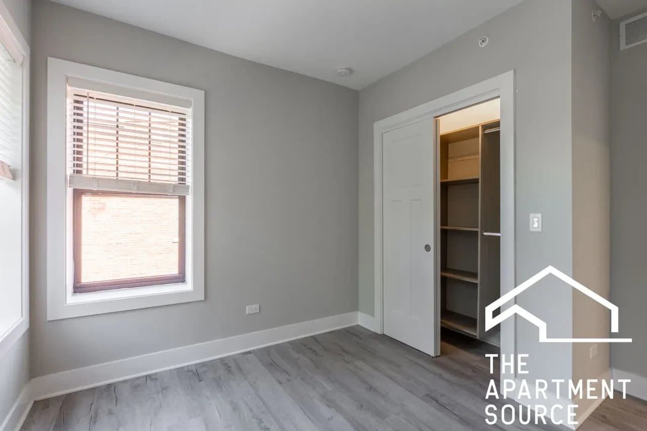 Evanston Apartment: 1133 Oak Avenue #E2 Evanston, IL 60202