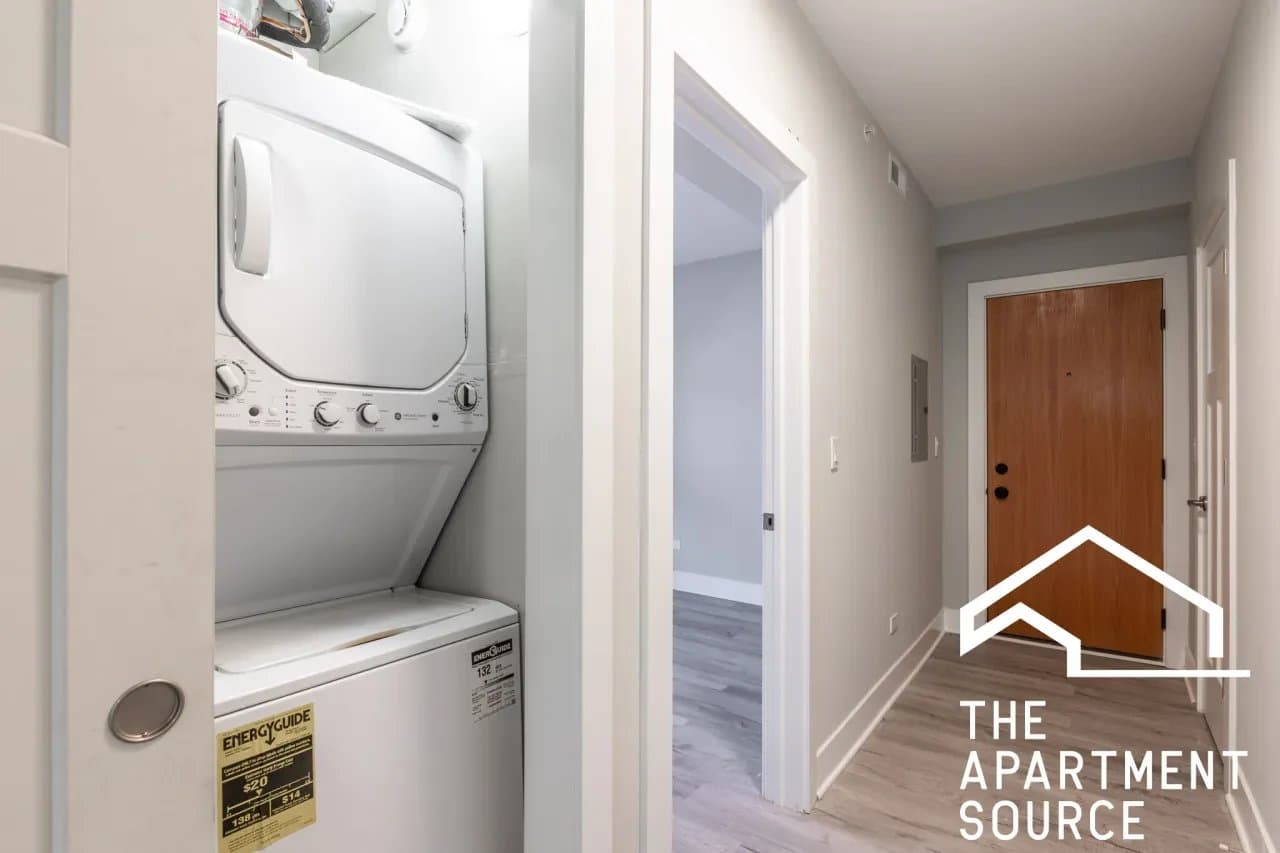 Evanston Apartment: 1133 Oak Avenue #E2 Evanston, IL 60202