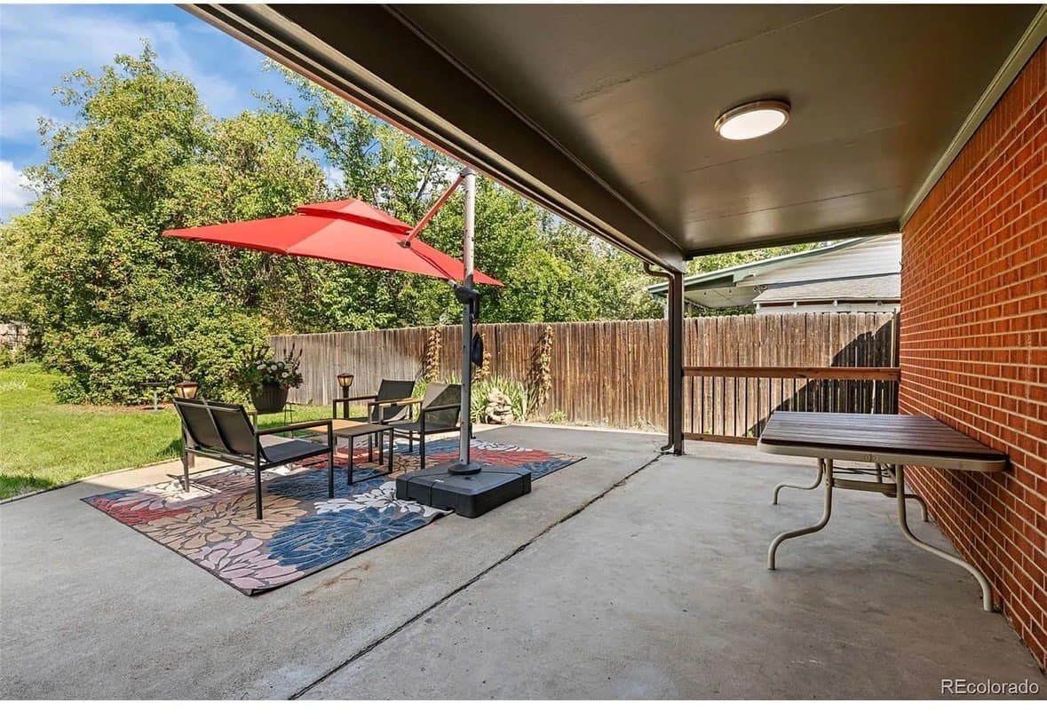 Denver House: 1779 S Monaco Pkwy