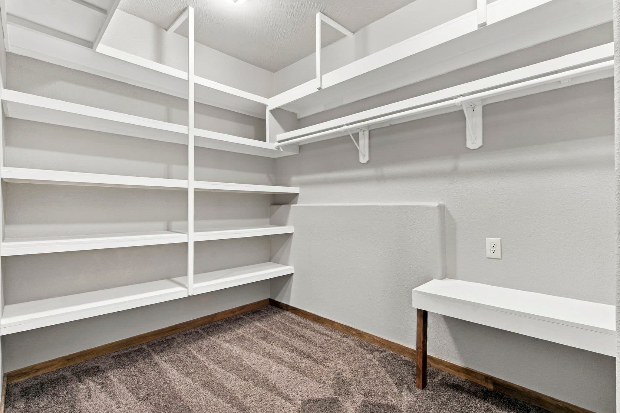 Branson House: 107 Jury Ln