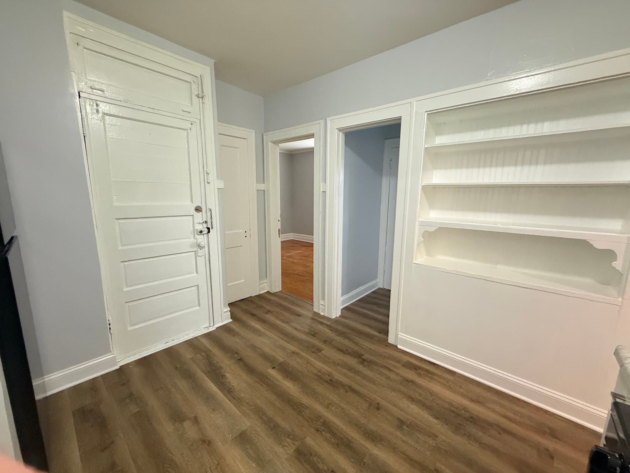 Chicago Apartment: 2843 W Berteau Ave