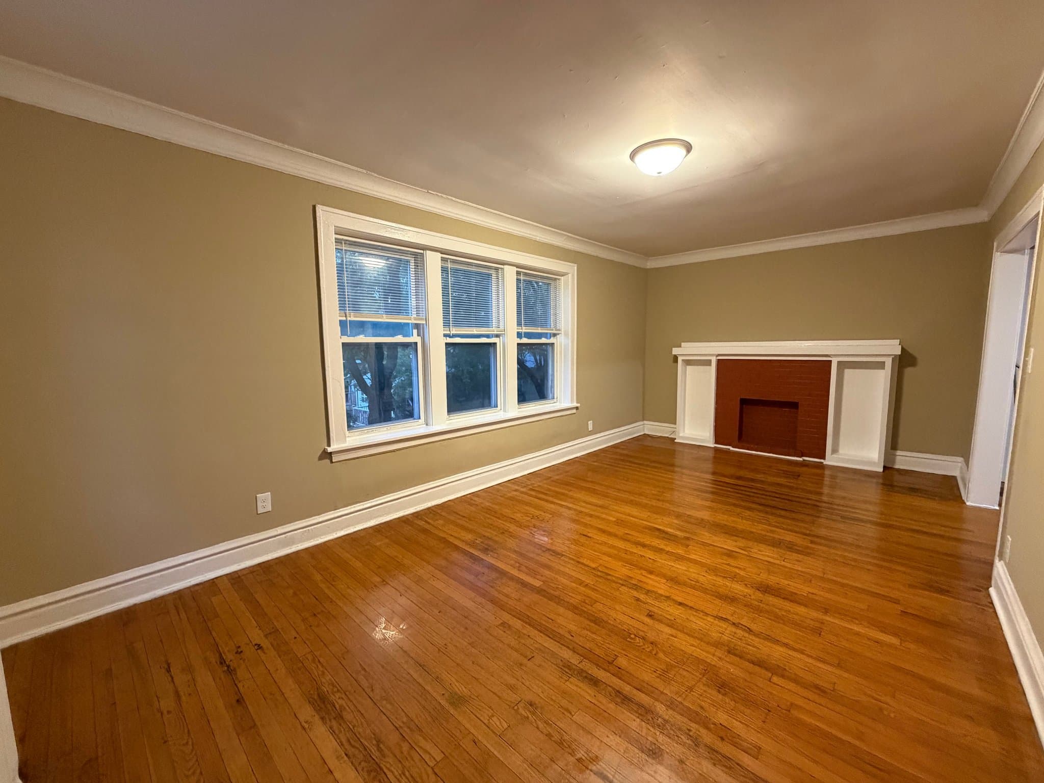 Chicago Apartment: 2843 W Berteau Ave
