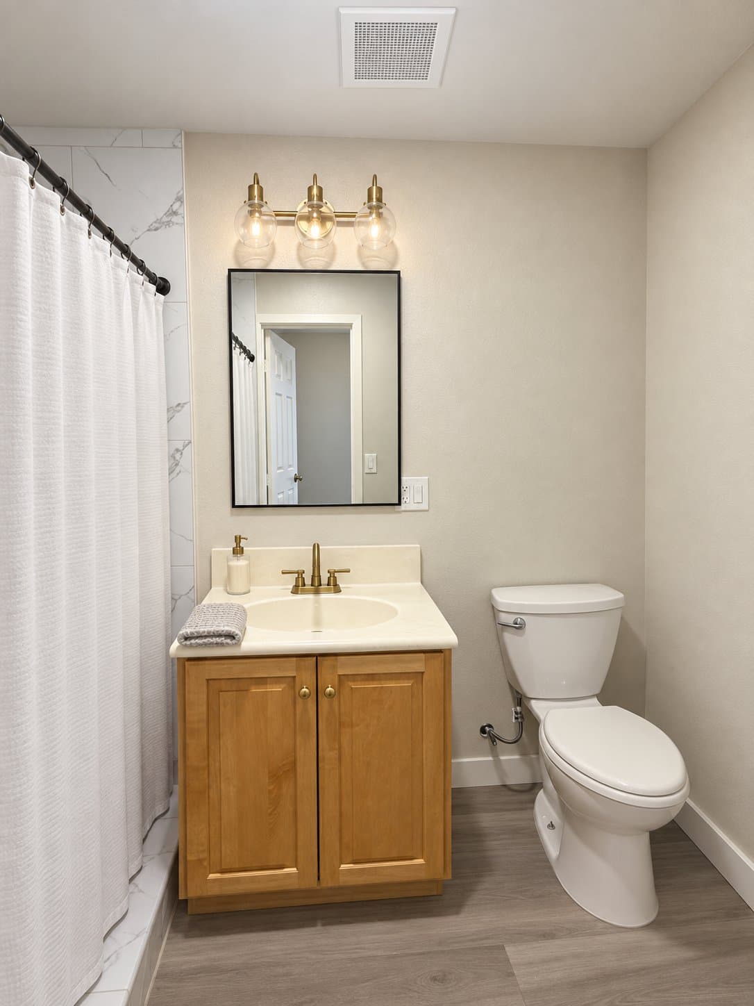 No Single Room: 701 Rossmoyne Ave