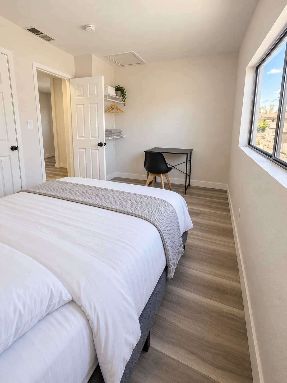 No Single Room: 701 Rossmoyne Ave