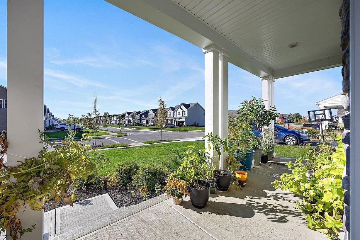 Sunbury House: 727 Habitat Way