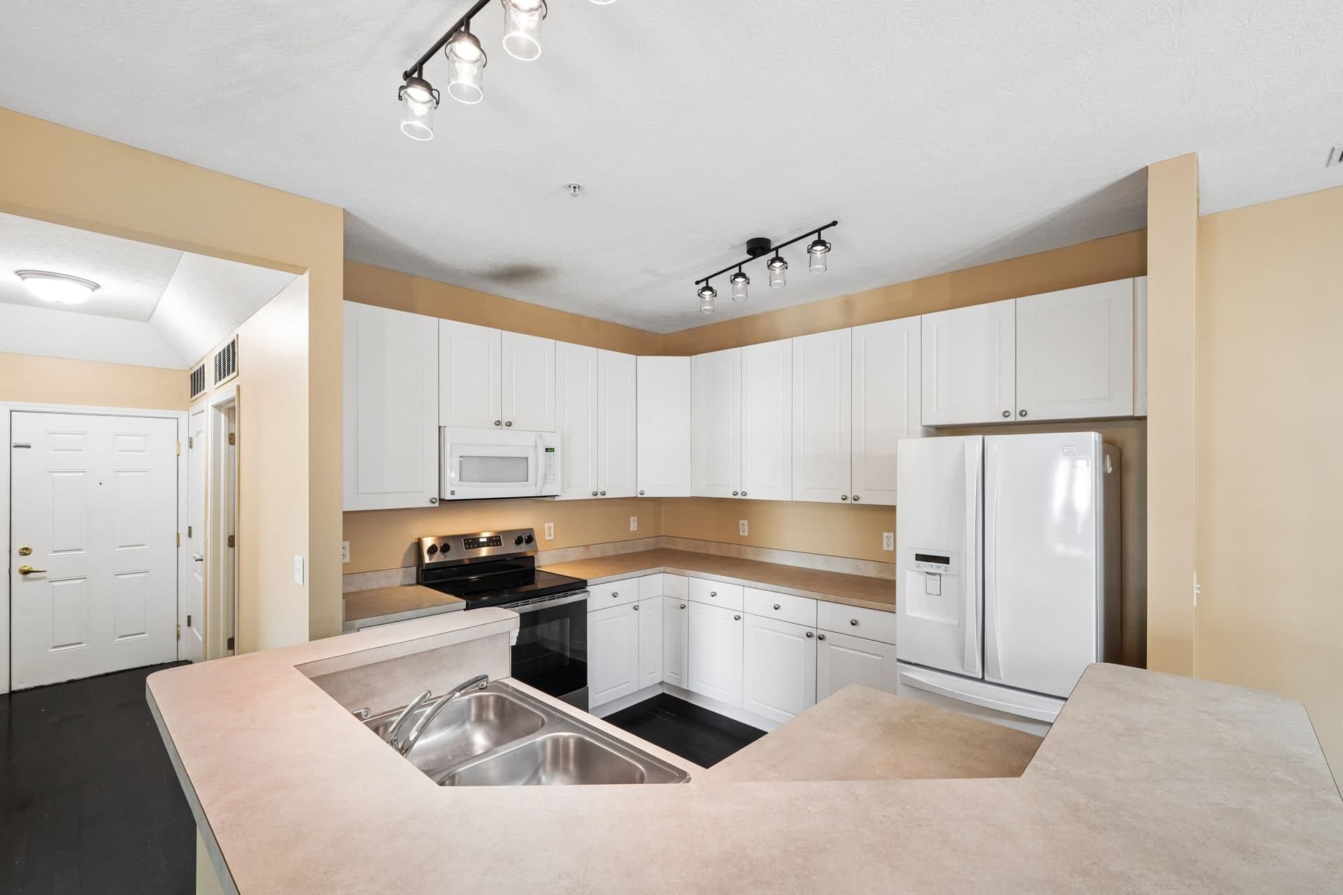 Dublin Condo: 3842 Carberry Dr