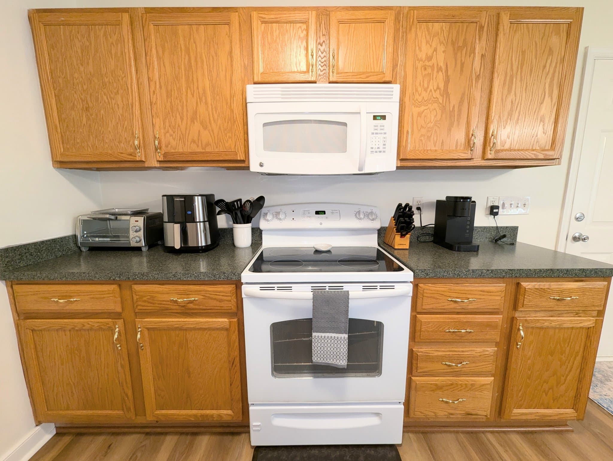 Prince George Single Room: 5412 Takach Rd
