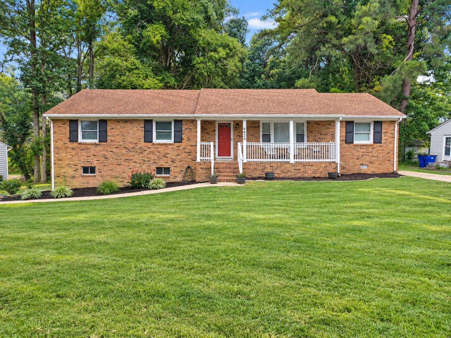 Chesterfield House: 6620 Welch Dr