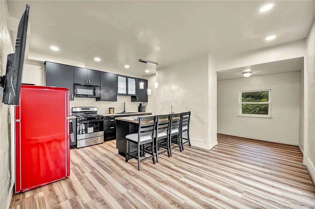 Pittsburgh House: 14 Arnold