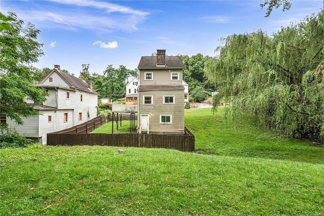 Pittsburgh House: 14 Arnold
