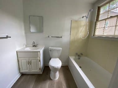 Glasgow Apartment: 402 E Wayne Street