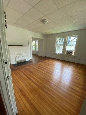 Glasgow Apartment: 402 E Wayne Street