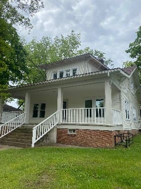 Glasgow Apartment: 402 E Wayne Street