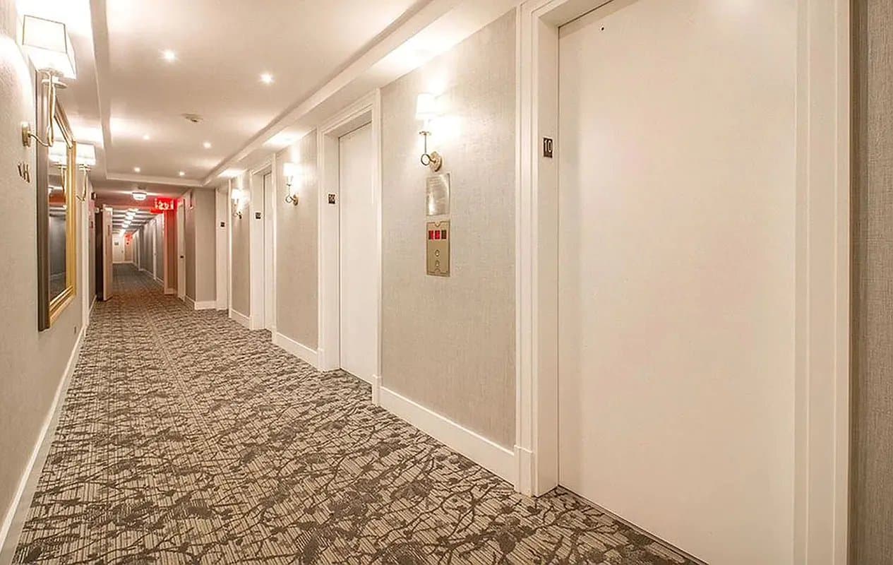New York Apartment: 400 E 71st St