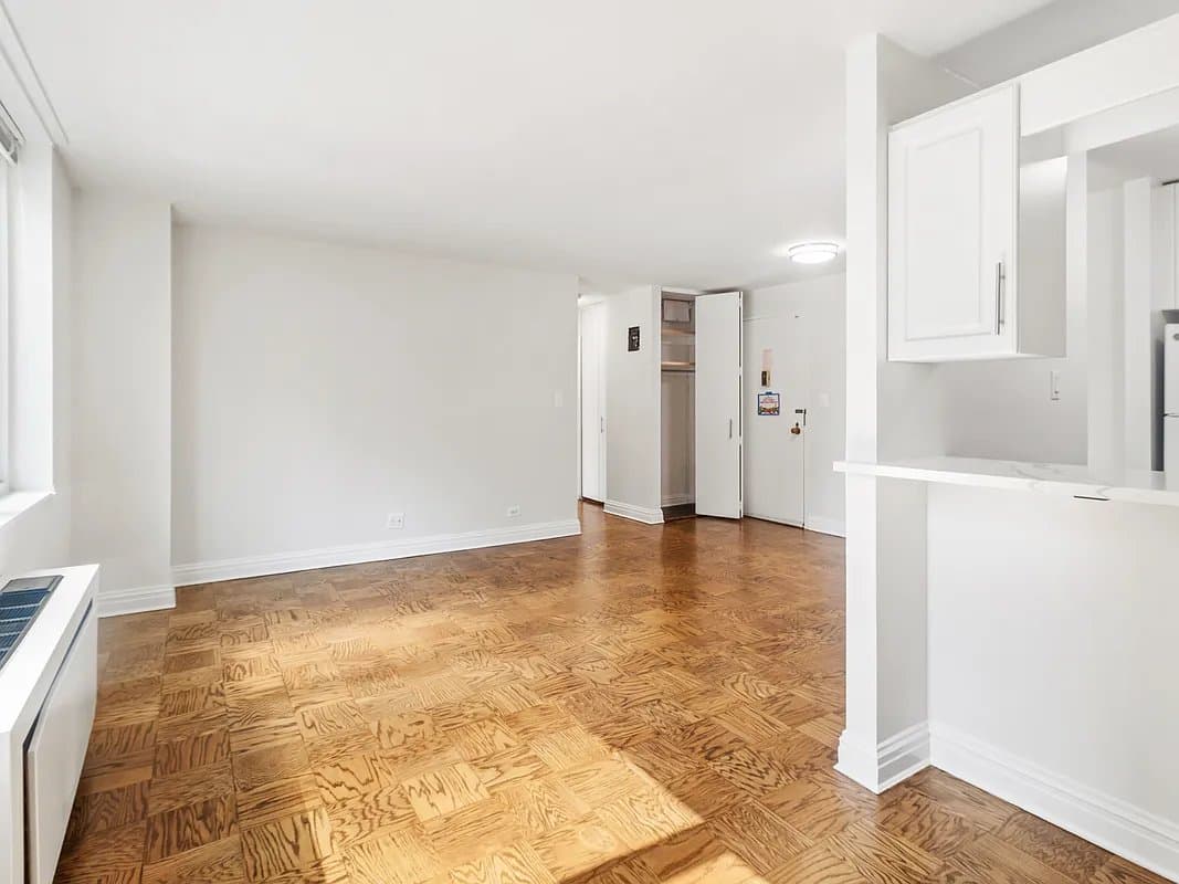 New York Apartment: 400 E 71st St