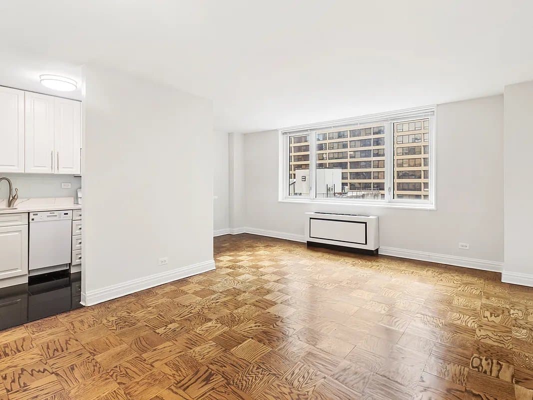 New York Apartment: 400 E 71st St