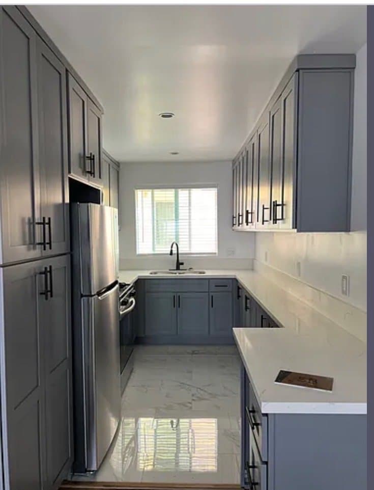 Los Angeles Apartment: 528 N Alexandria Ave