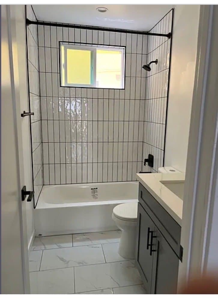 Los Angeles Apartment: 528 N Alexandria Ave