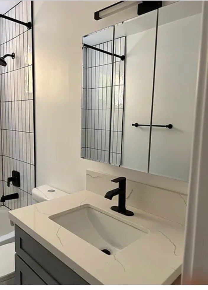 Los Angeles Apartment: 528 N Alexandria Ave