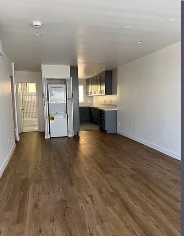 Los Angeles Apartment: 528 N Alexandria Ave