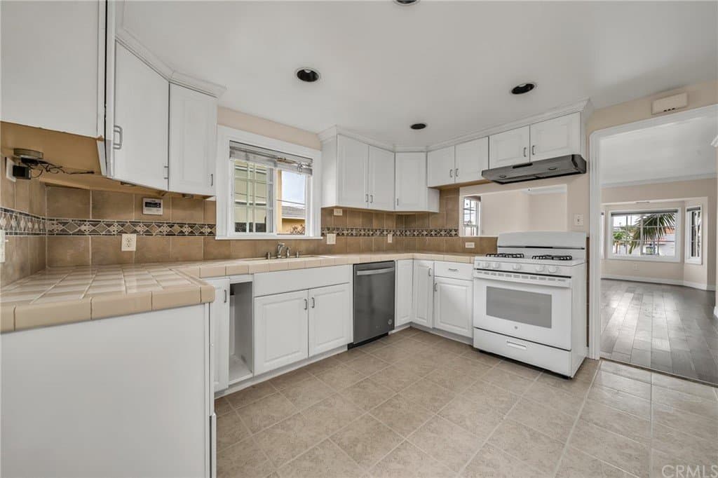 SAN PEDRO House: 3131 Kerckhoff Avenue