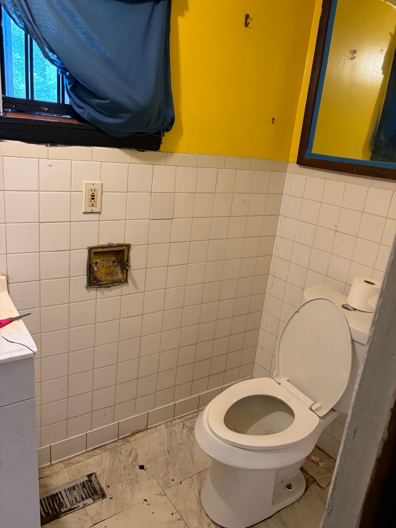 Detroit House: 15871 Fairmount Drive