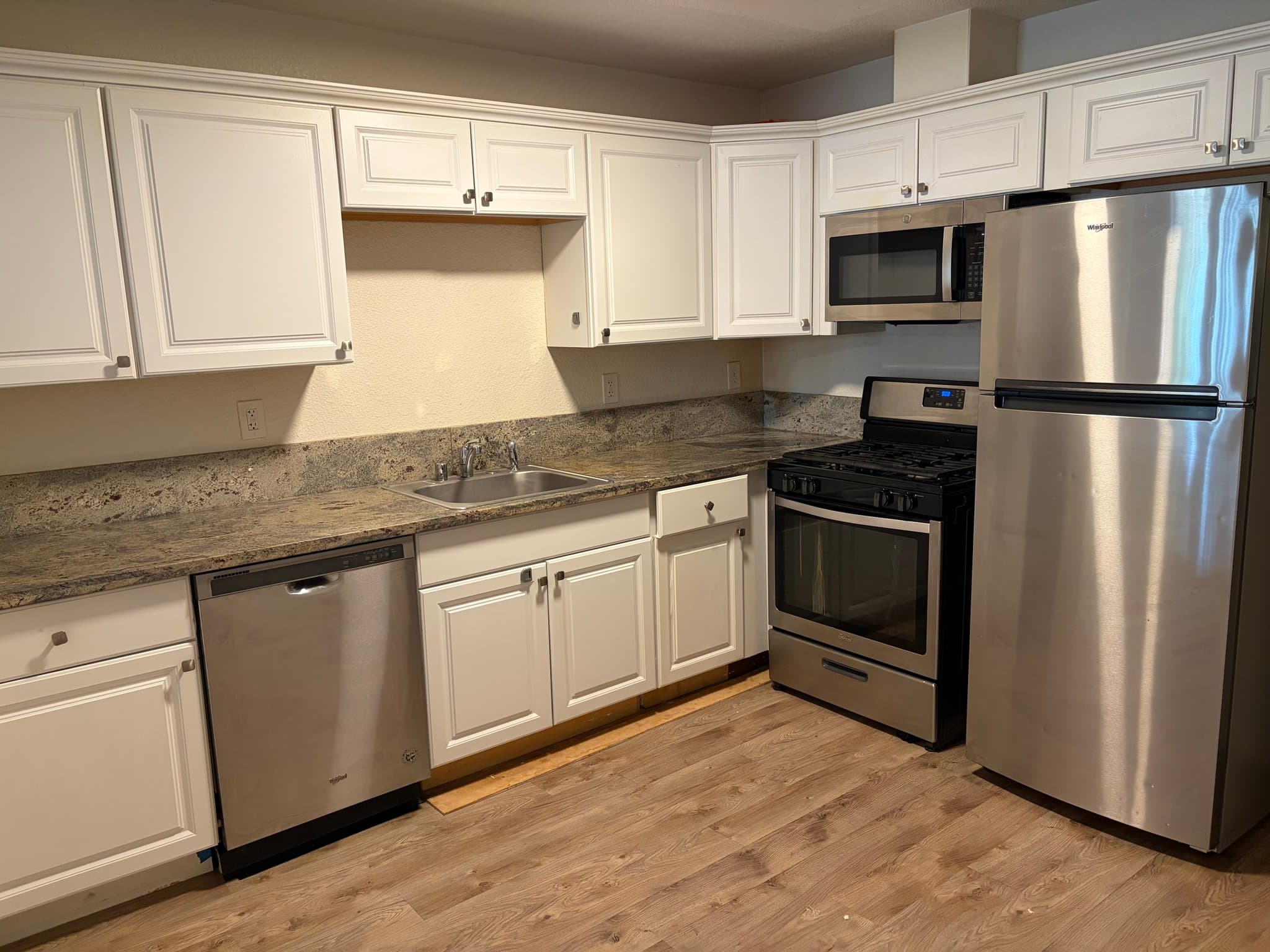 Sacramentno Apartment: 2065 15th Avenue, Unit 12