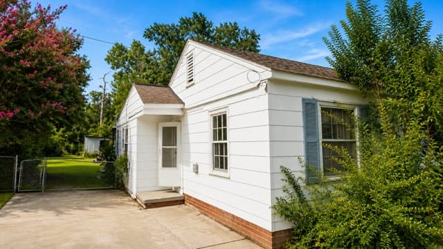Jackson House: 844 Combs Street