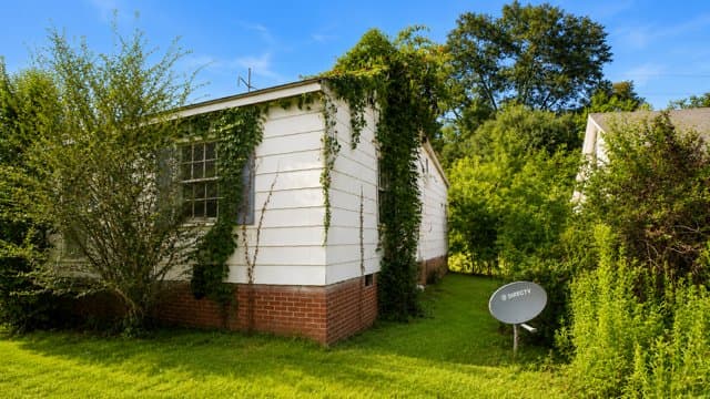 Jackson House: 844 Combs Street