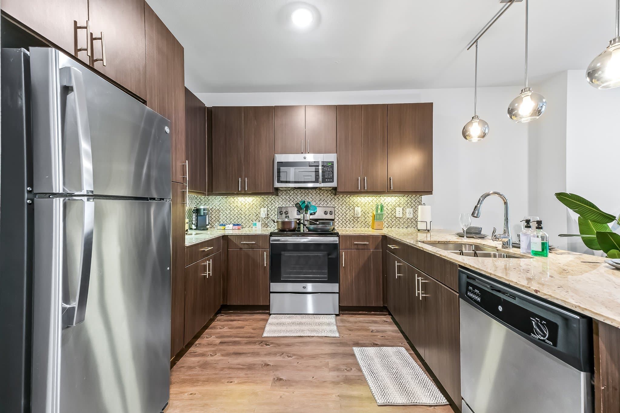 FARMERS BRANCH Apartment: 2051 WITTINGTON PL