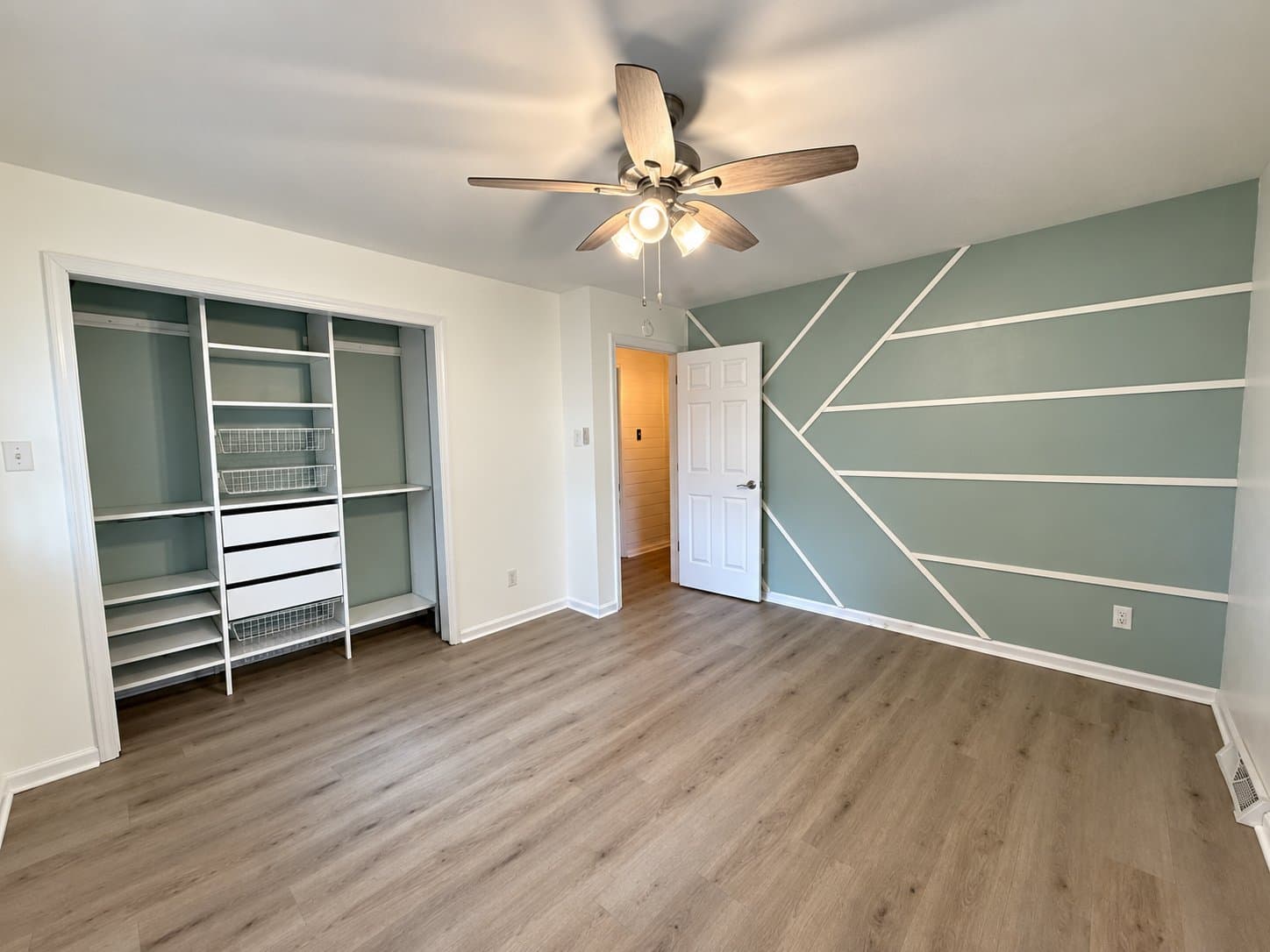 Chesterfield House: 6620 Welch Dr