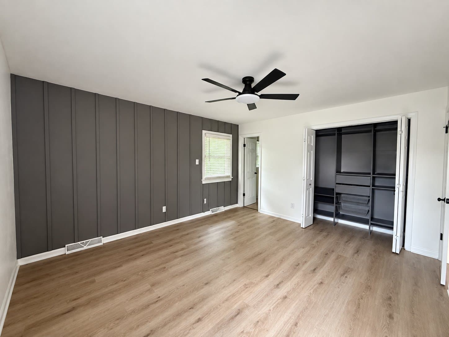 Chesterfield House: 6620 Welch Dr