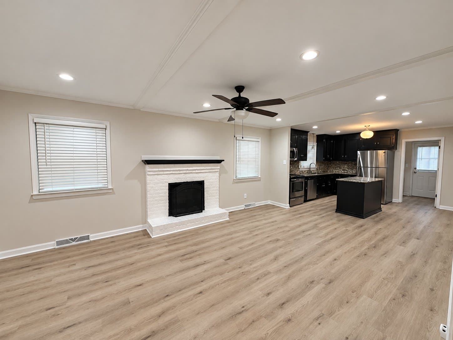 Chesterfield House: 6620 Welch Dr