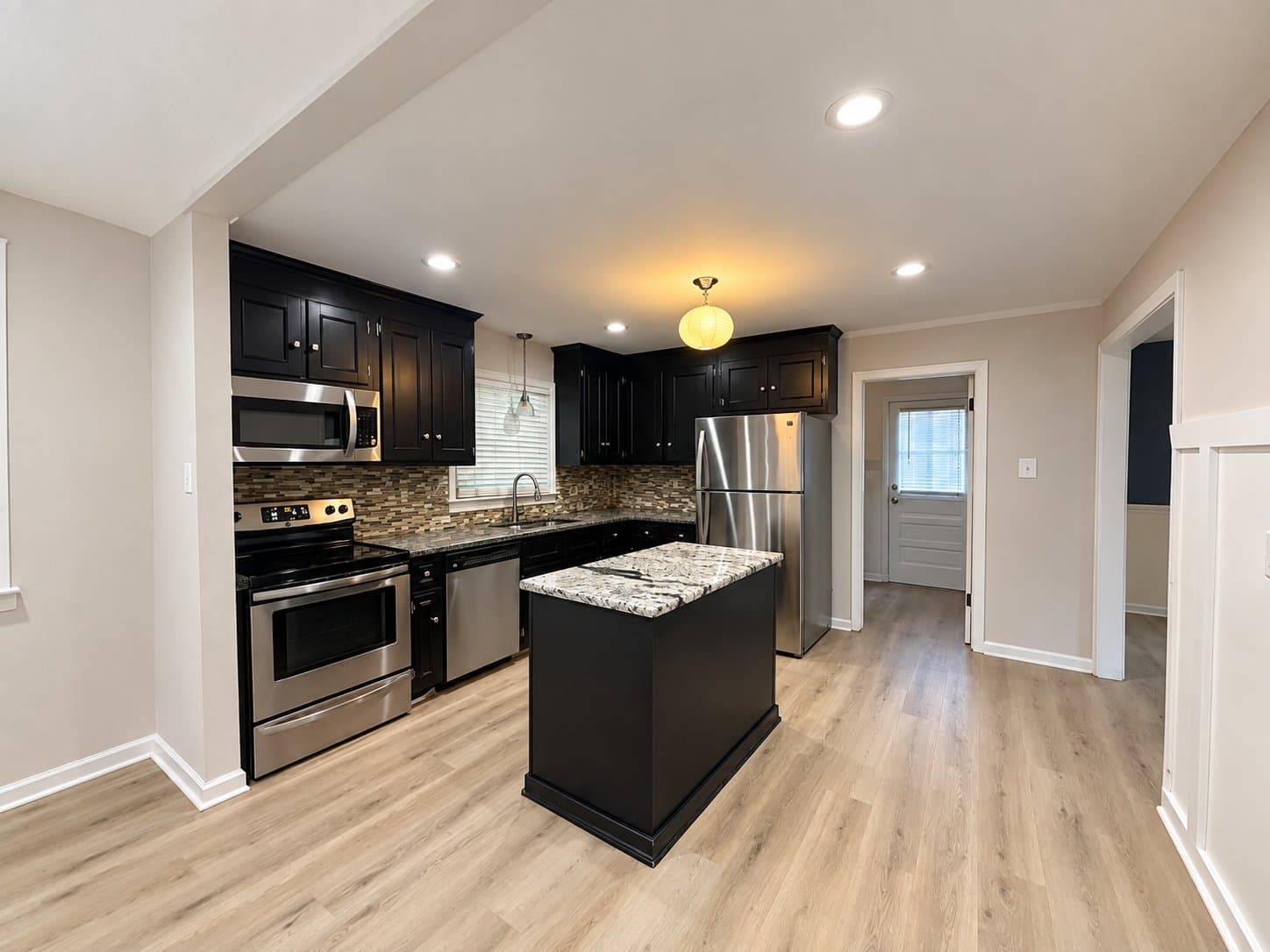 Chesterfield House: 6620 Welch Dr