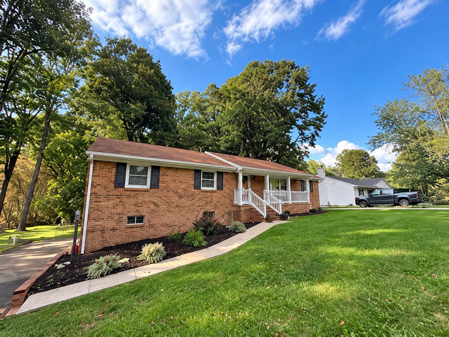 Chesterfield House: 6620 Welch Dr
