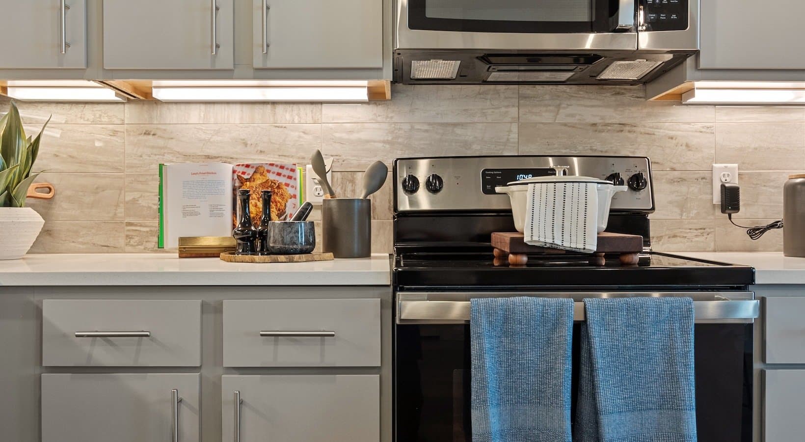 Austin Apartment: 827 Camino Vaquero Pkwy