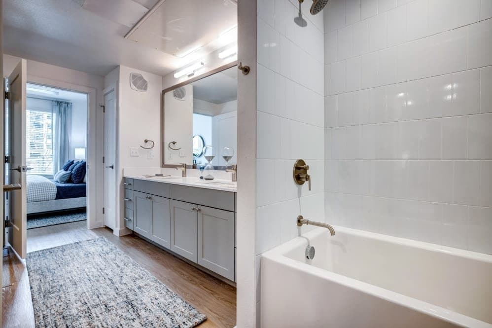 Austin Apartment: 4411 S congress Ave