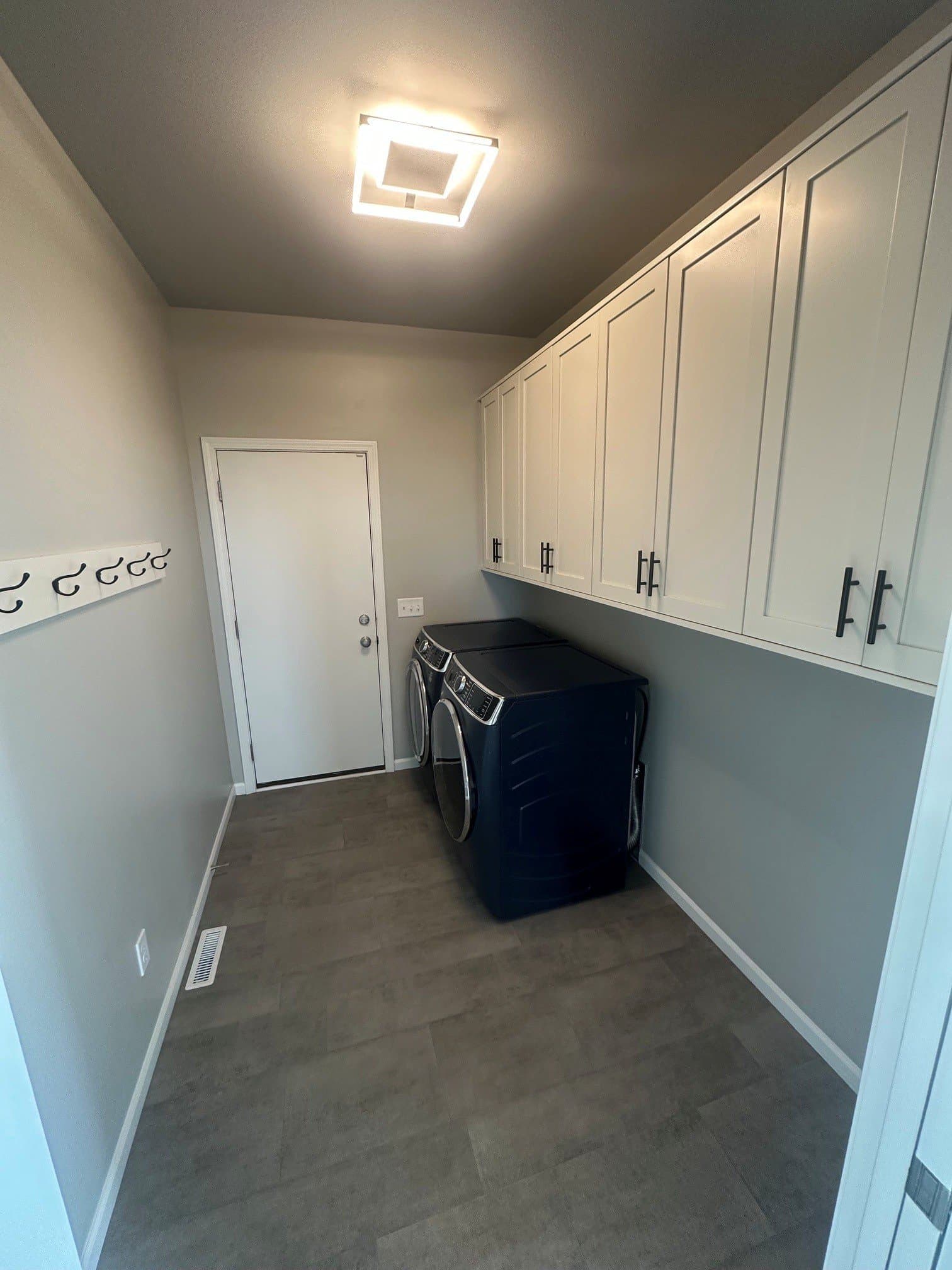 Madison House: 533 redan dr