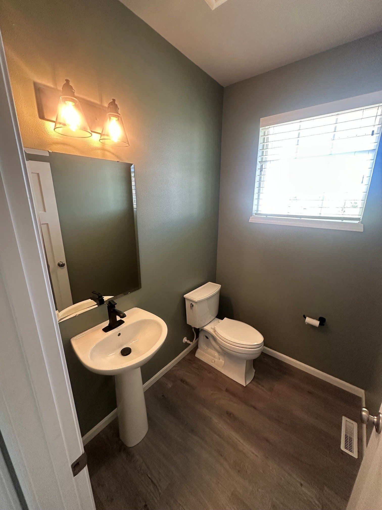 Madison House: 533 redan dr