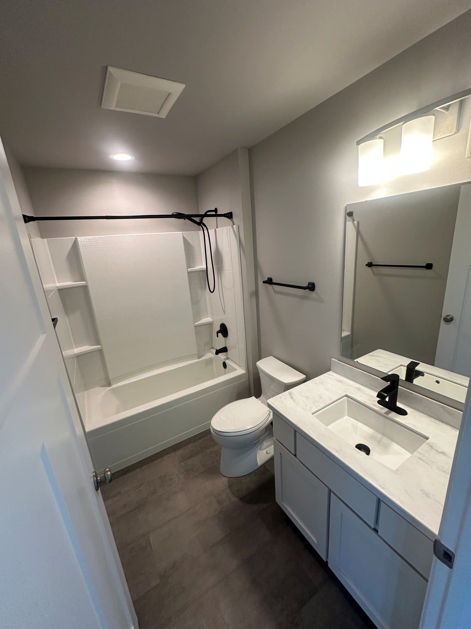 Madison House: 533 redan dr