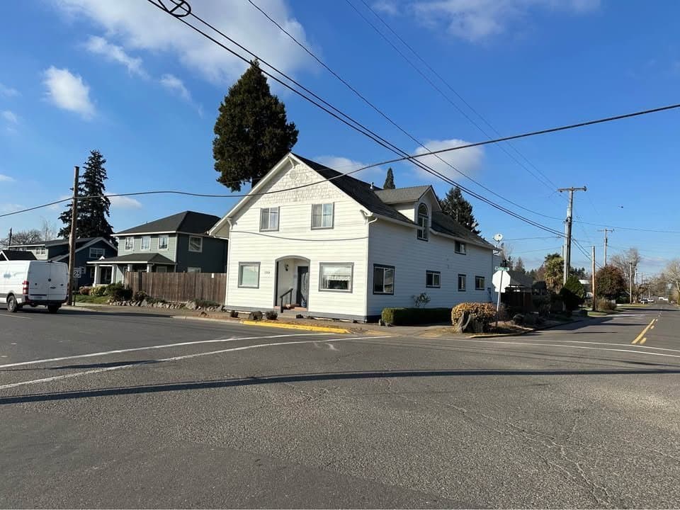 Hubbard Single Room: 3289 3rd St