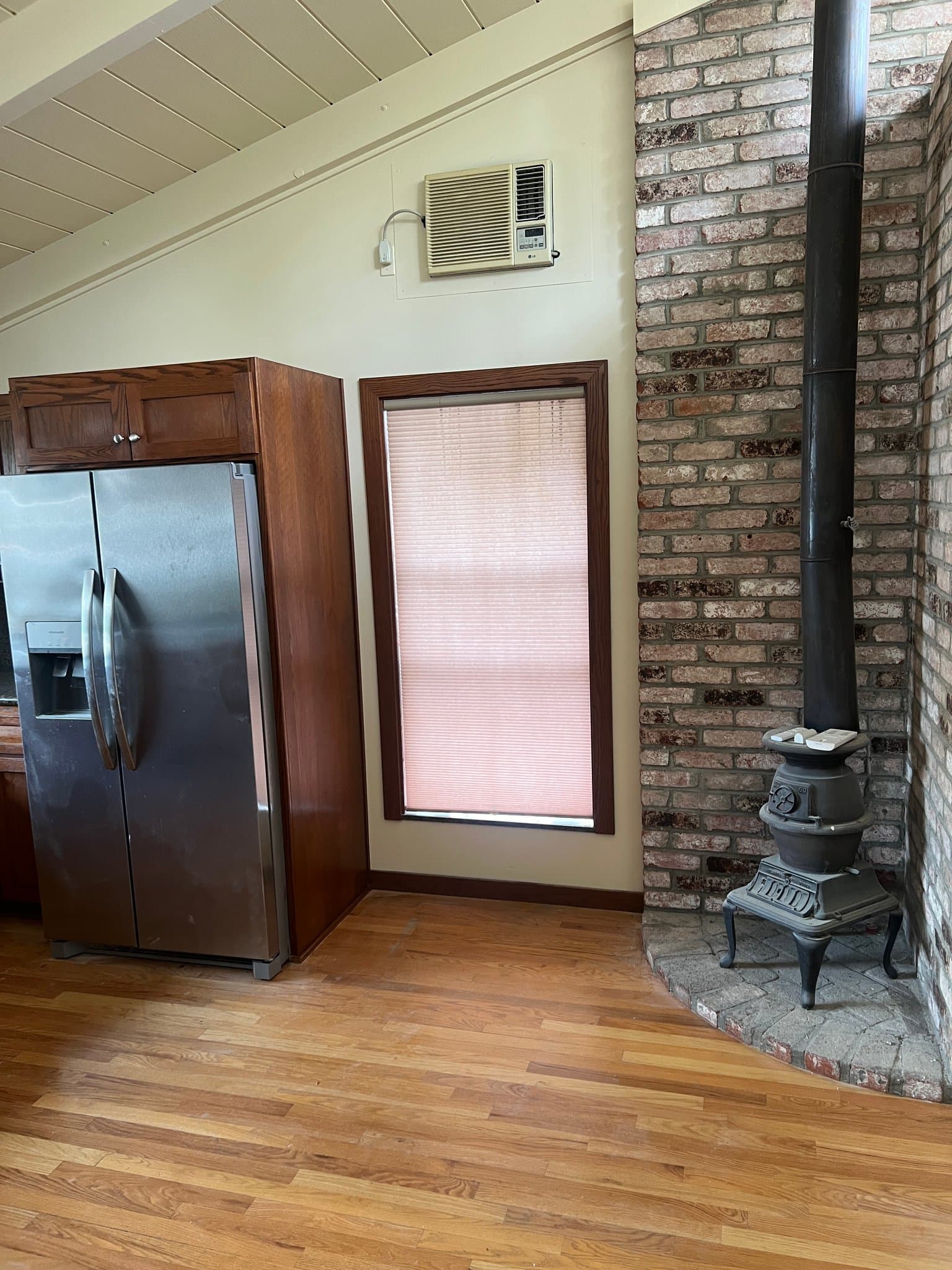 Pleasanton House: 356 adams way