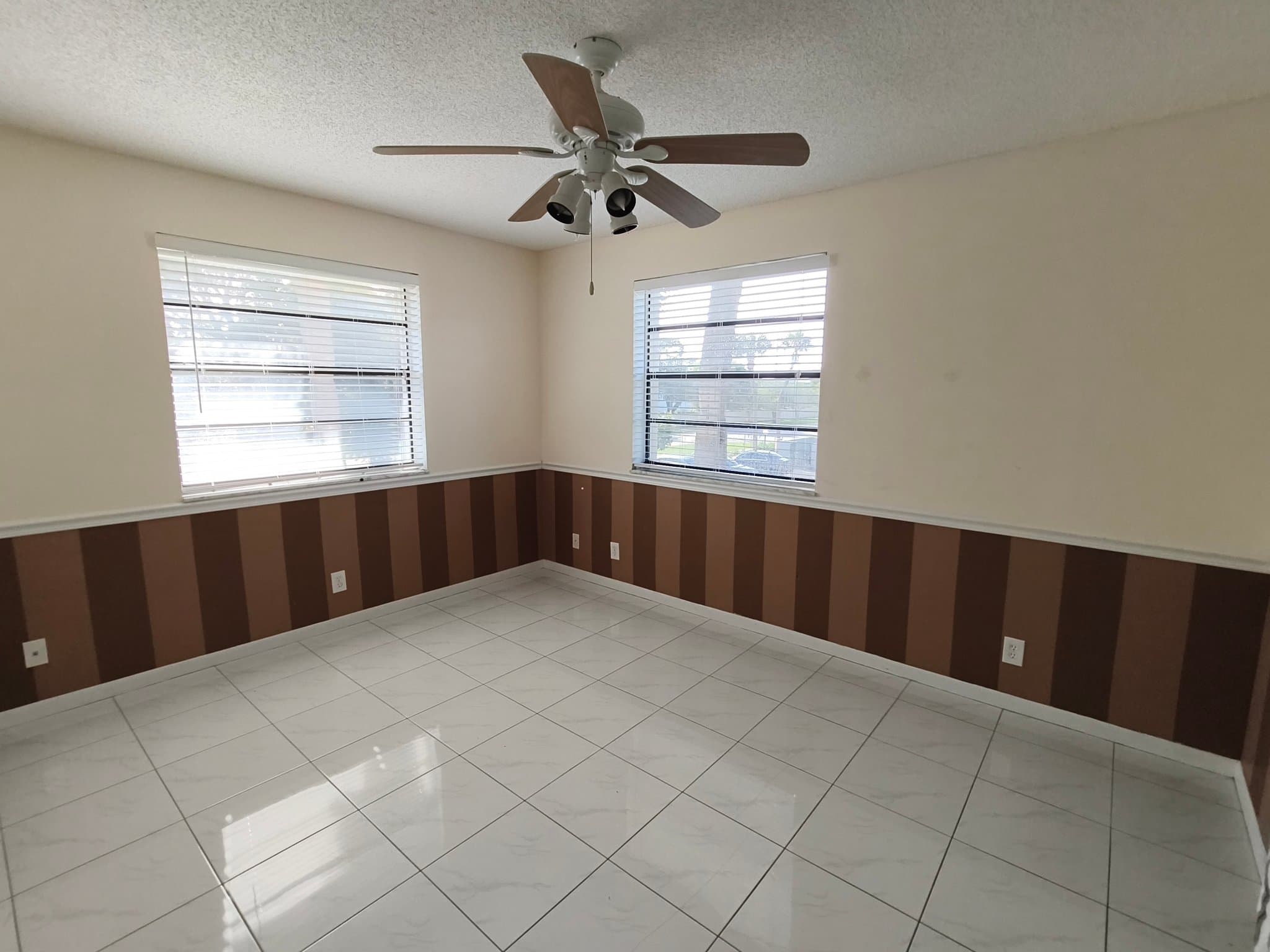 Deerfield Beach Condo: 1001 SE 6th Ave.