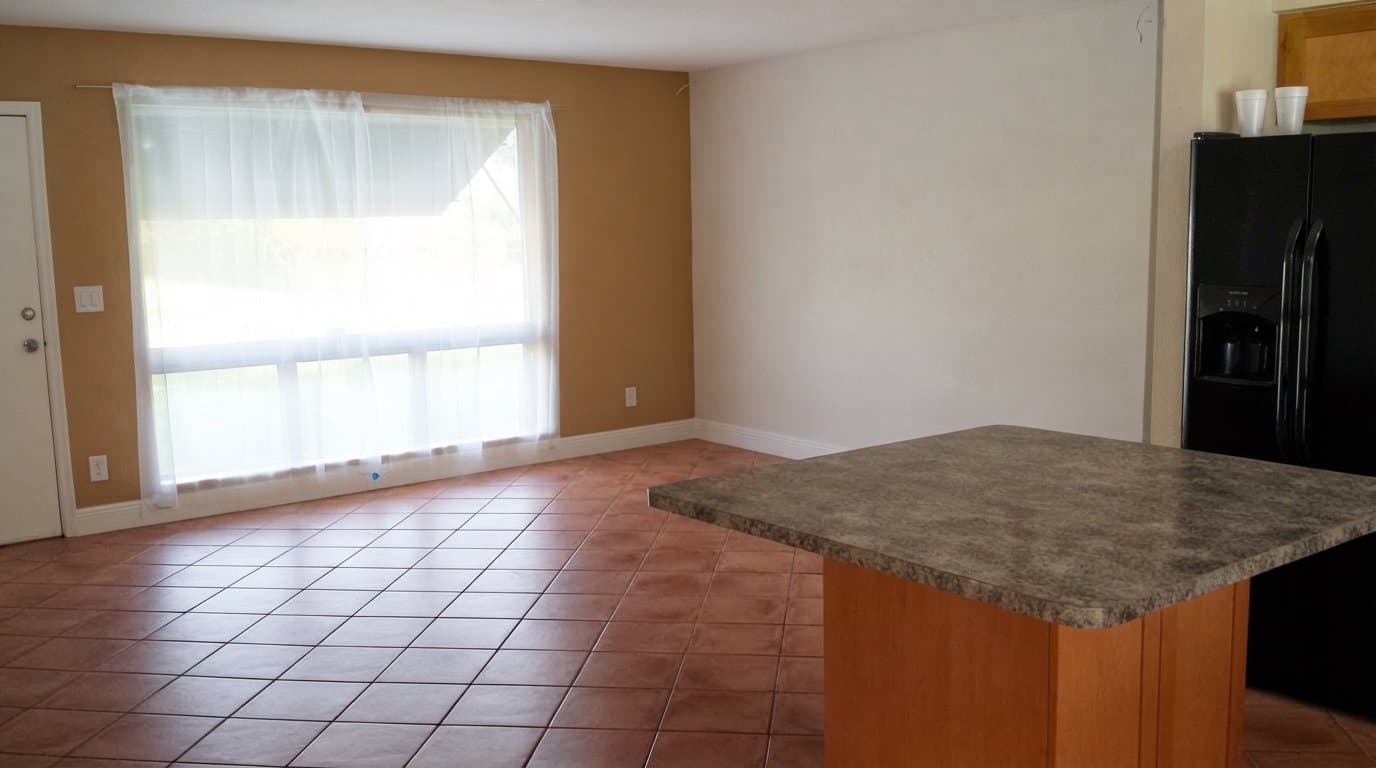 Hollywood House: 1000 N 74th Ter