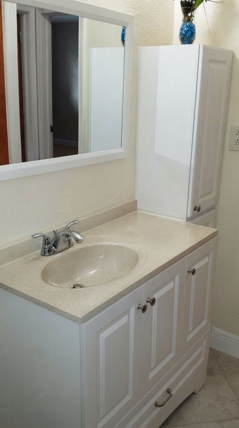 Hollywood House: 1000 N 74th Ter