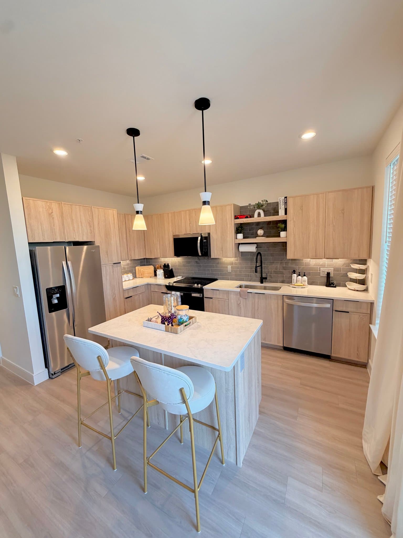 Dallas Apartment: 13342 Midway Rd